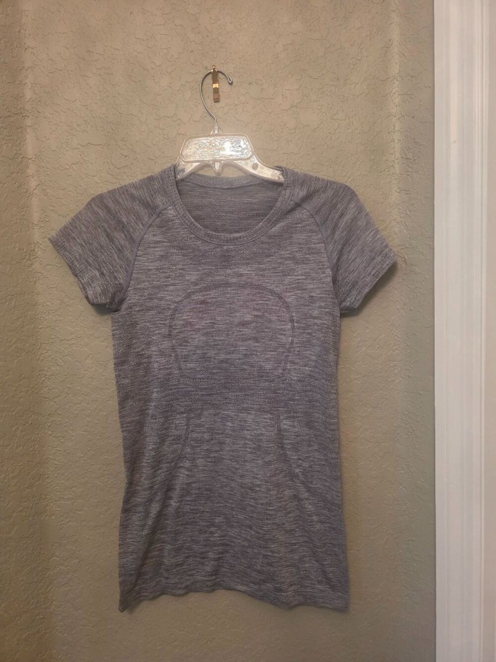 Lululemon Swiftly Ladies Gray Short Sleeve Active T Shirt size 6
